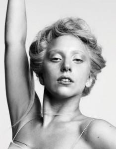 Lady Gaga al naturale su Harper’s Bazaar