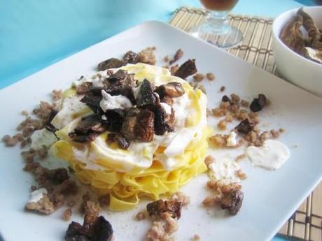 TAGLIATELLE PANNA, PORCINI E BOCCONCINI DI CARNE di Dolcipensieri