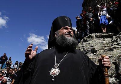 FOTO DEL GIORNO 12 SETTEMBRE 2011 : AD ASPINDZA , IL MONASTERO SI TROVA IN UNA CAVA