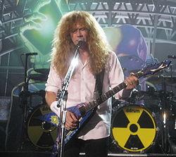 http://upload.wikimedia.org/wikipedia/commons/thumb/b/b1/Mustaine_at_Moscow.jpg/250px-Mustaine_at_Moscow.jpg
