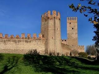 Il castello di San Zeno e il suo fantasma: la Dama Azzurra