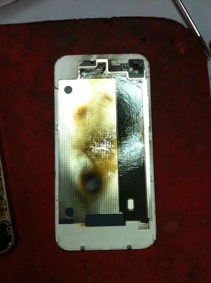 Esploso iPhone 4 Bianco durante una chiamata, verità o bufala per guadagnarci su?