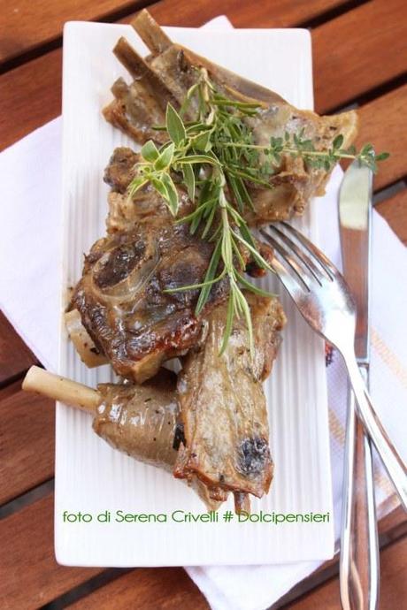 AGNELLO AL FORNO AL PROFUMO DI ROSMARINO E AGLIO di Dolcipensieri