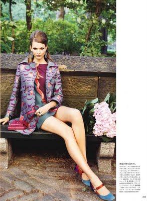 Alberta Ferretti Fall Winter 2011-12 su Vogue Japan