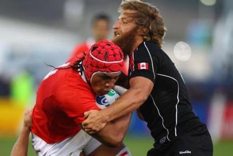 I boscaioli canadesi placcano Tonga