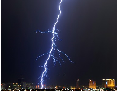 FOTO DEL GIORNO 14 SETTEMBRE 2011 : TEMPESTA DI FULMINI A LAS VEGAS