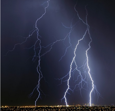 FOTO DEL GIORNO 14 SETTEMBRE 2011 : TEMPESTA DI FULMINI A LAS VEGAS