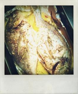 Orata al forno con limone e erbe aromatiche