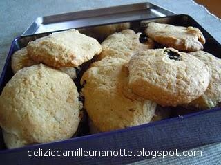 BISCOTTINI CON UVETTA E ROSMARINO