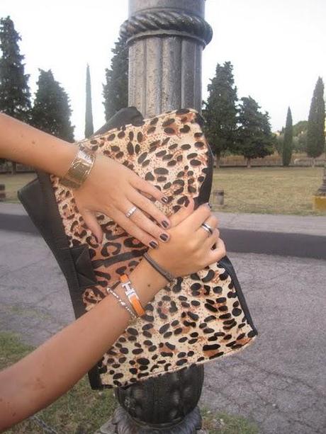 High-waisted jeans and Leopard clutch!