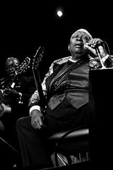 http://upload.wikimedia.org/wikipedia/commons/thumb/5/5f/Bbking_%28300dpi%29.jpg/232px-Bbking_%28300dpi%29.jpg