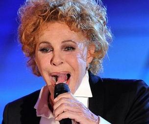 Il pensiero attuale: Ornella Vanoni tuona contro Berlusconi prima di un concerto a Ostia