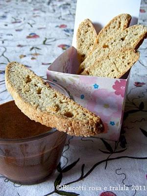 Storia di mousse, biscotti alle spezie e alberi