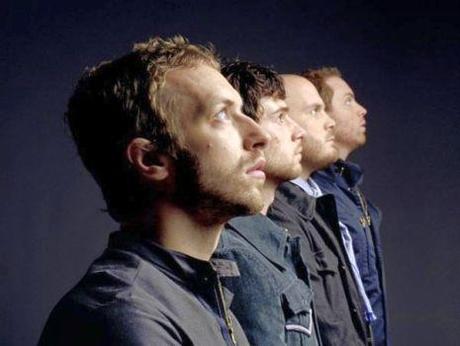 I Coldplay infiammano Bercy