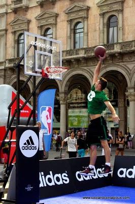 NBA Fan Zone invade Piazza Duomo a Milano!