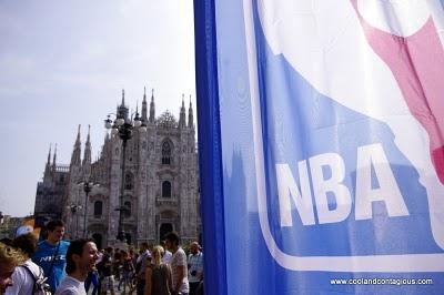 NBA Fan Zone invade Piazza Duomo a Milano!