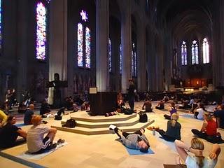 Yoga nella cattedrale