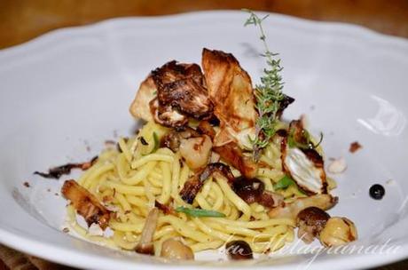 Tagliolini con funghi pioppini, nocciole e sedano rapa croccante.