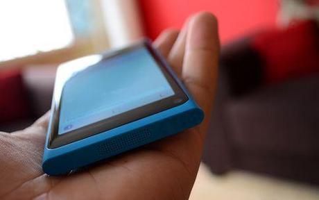 Guardiamo da vicino lo smartphone Nokia N9 MeeGo : Photo Gallery