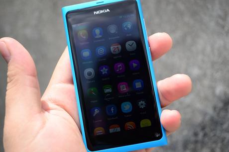 Guardiamo da vicino lo smartphone Nokia N9 MeeGo : Photo Gallery