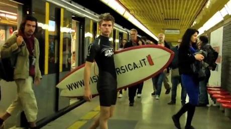 Fare surf in metro.. [guerrilla marketing]