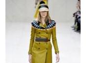 Fashion video: sfilata Burberry 2012