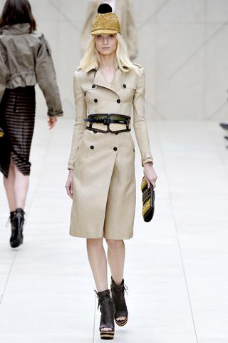 London Fashion Week: Burberry Prorsum P/E 2012 ...(2.0)