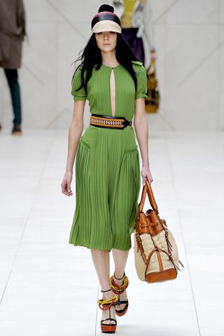 London Fashion Week: Burberry Prorsum P/E 2012 ...(2.0)