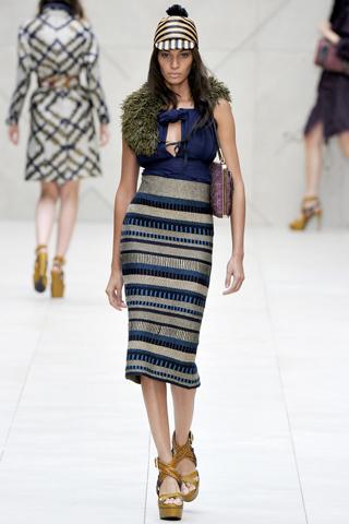 London Fashion Week: Burberry Prorsum P/E 2012 ...(2.0)