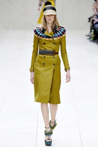 London Fashion Week: Burberry Prorsum P/E 2012 ...(2.0)