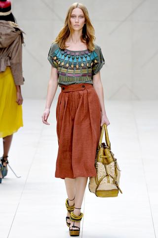 London Fashion Week: Burberry Prorsum P/E 2012 ...(2.0)