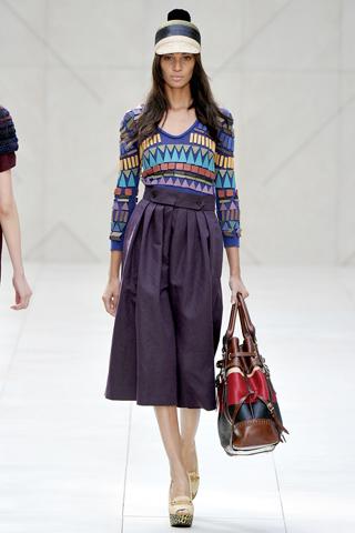 London Fashion Week: Burberry Prorsum P/E 2012 ...(2.0)