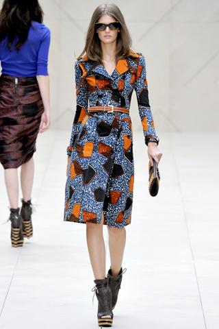 London Fashion Week: Burberry Prorsum P/E 2012 ...(2.0)