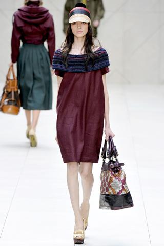 London Fashion Week: Burberry Prorsum P/E 2012 ...(2.0)