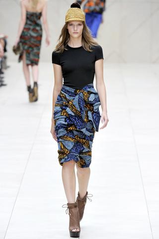 London Fashion Week: Burberry Prorsum P/E 2012 ...(2.0)