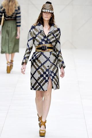 London Fashion Week: Burberry Prorsum P/E 2012 ...(2.0)
