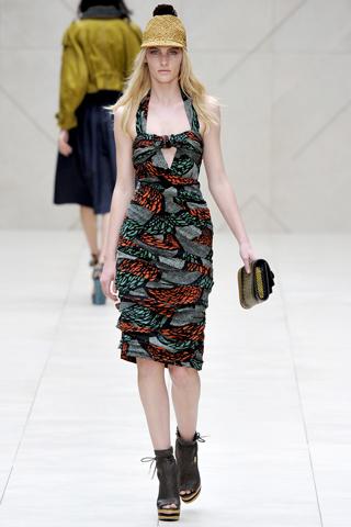 London Fashion Week: Burberry Prorsum P/E 2012 ...(2.0)