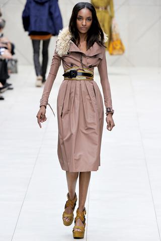 London Fashion Week: Burberry Prorsum P/E 2012 ...(2.0)