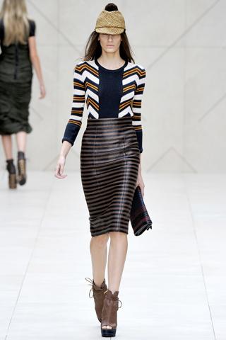 London Fashion Week: Burberry Prorsum P/E 2012 ...(2.0)