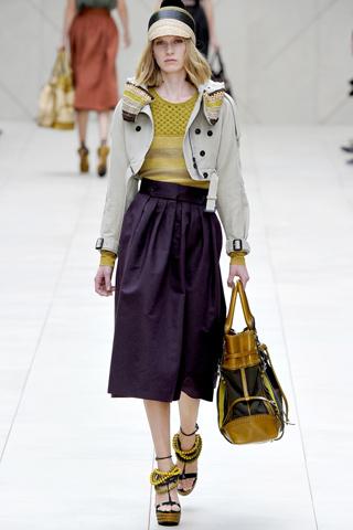 London Fashion Week: Burberry Prorsum P/E 2012 ...(2.0)