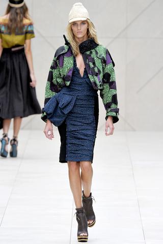 London Fashion Week: Burberry Prorsum P/E 2012 ...(2.0)