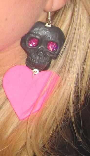 ...fluo skulls...