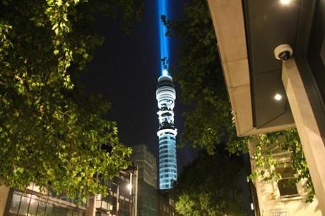 guerrilla-outdoor-star-wars-blue-ray-spada-laser-londra-1