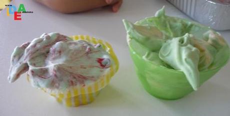 UN MIX DI SCHIUMA COLORATA