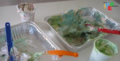 UN MIX DI SCHIUMA COLORATA