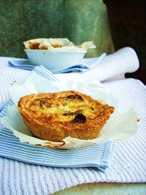 Il post del viaggiatore .... Quiche con frolla alle due farine e zucchine