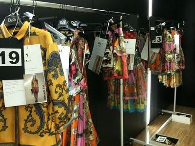 Anteprima backstage from D&G; p/e 2012 donna
