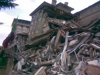 Terremoto Abruzzo: due arresti per truffa da 12 milioni di Euro ai danni dello Stato