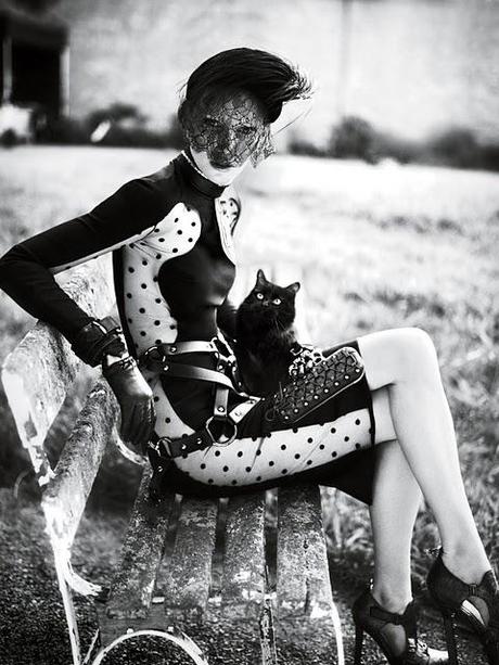 Lo Stile Bondage di Mert & Marcus dalle Pagine di Interview, Settembre 2011