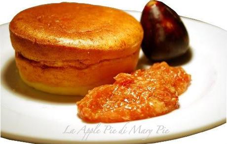 Soufflé di Castelmagno (gluten-free) con salsa di fichi al Porto